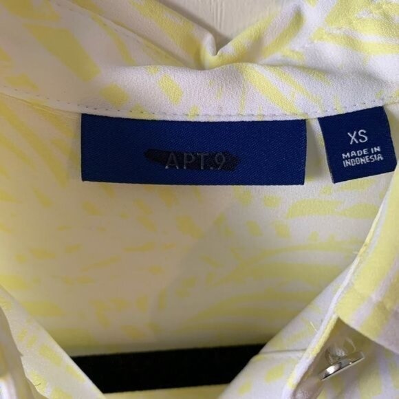 APT.9 XS Yellow & White Button-Down Shirt With Abstract Pattern - Picture 2 of 9